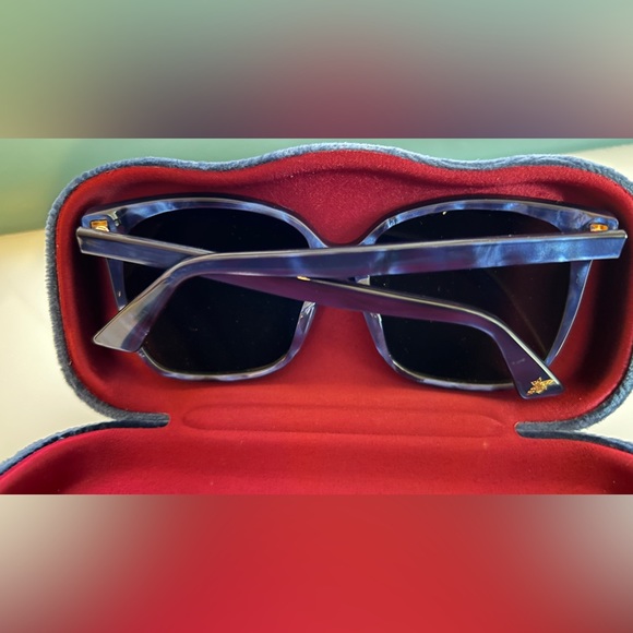 Brand new Gucci Sunglasses model: gg0022sa - Picture 5 of 11
